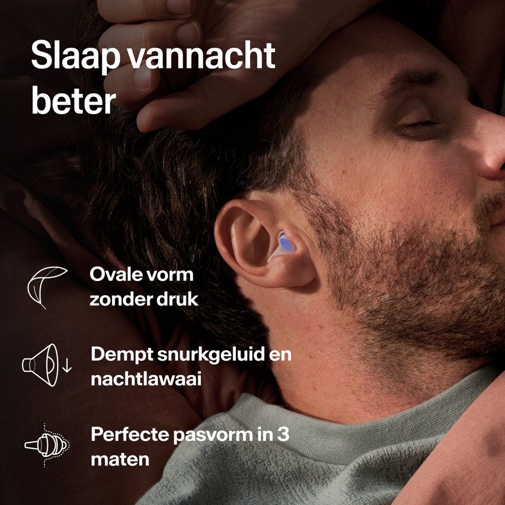 Man slaapt op z'n zij met Alpine SleepDeep, de beste oortjes voor slapen